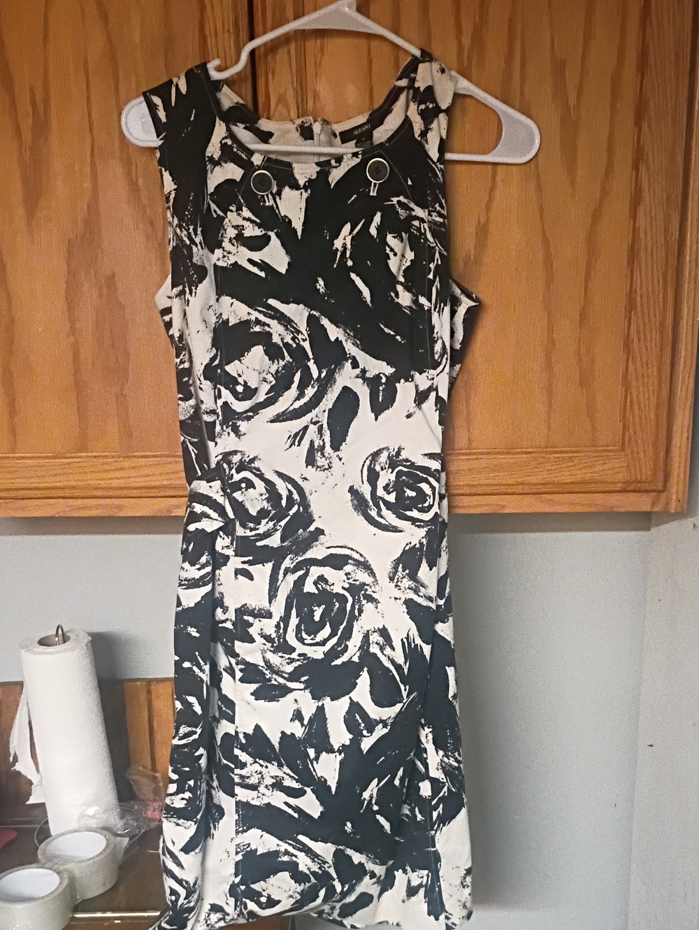 Sleeveless Black & White Floral Print Dress